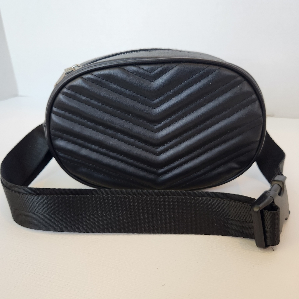 Black fanny pack with adjustable strap - Picture 7 of 7